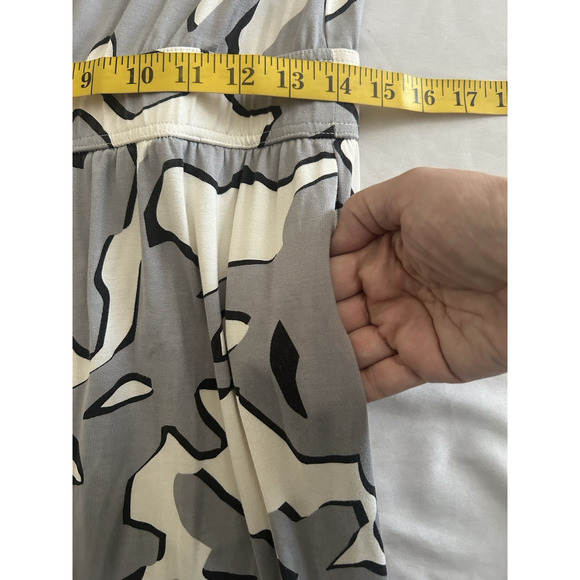 Diane Von Furstenberg Silk Geometric Print Tent Midi Dress Womens Size 6 Gray - Picture 9 of 10